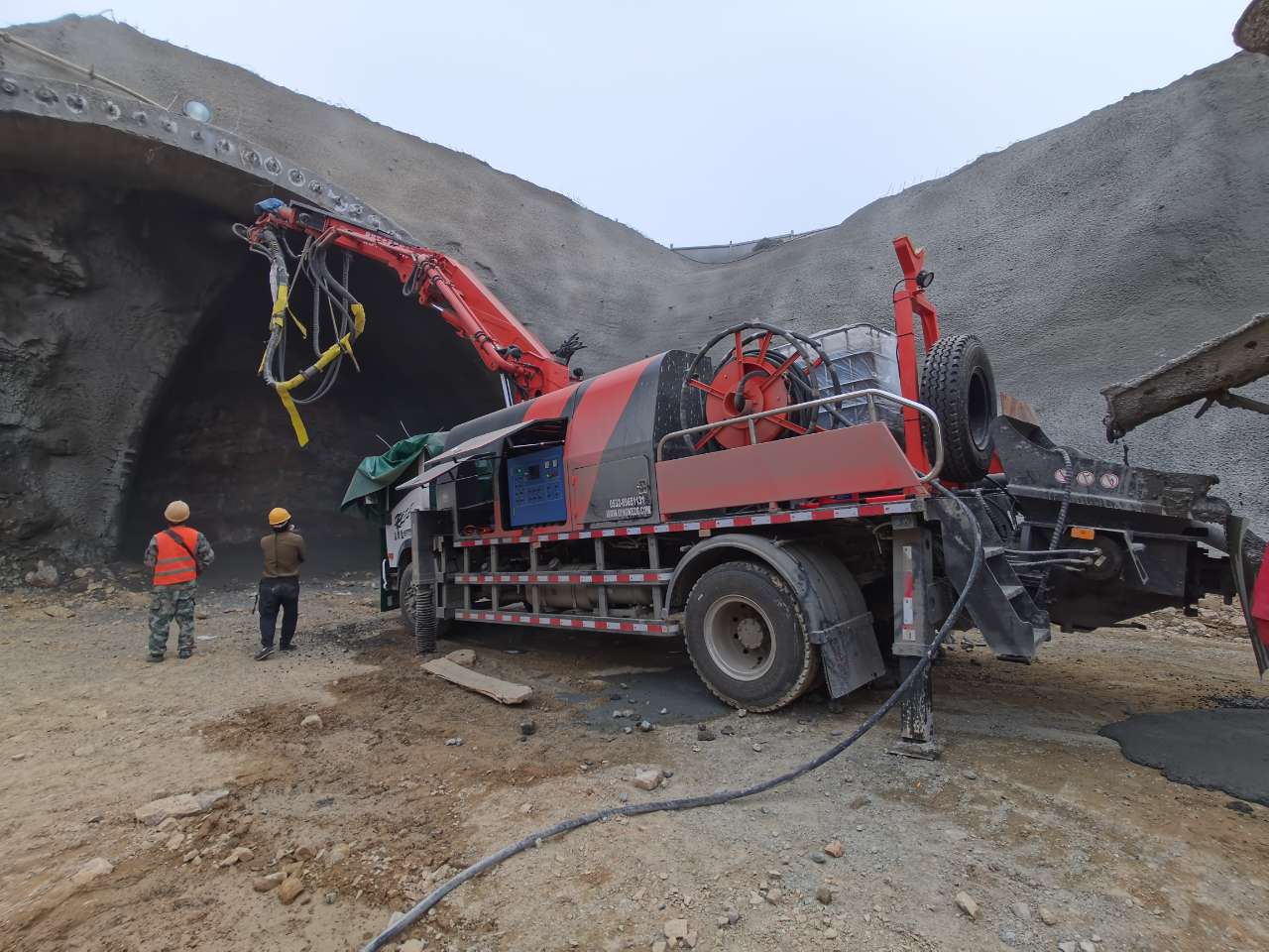 混凝土泵 青科重工 濕噴臺(tái)車(chē) 混凝土泵 青科重工 濕噴臺(tái)車(chē)